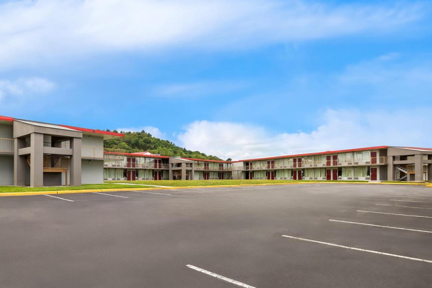 Red Roof Inn & Suites Кейв Сити Екстериор снимка